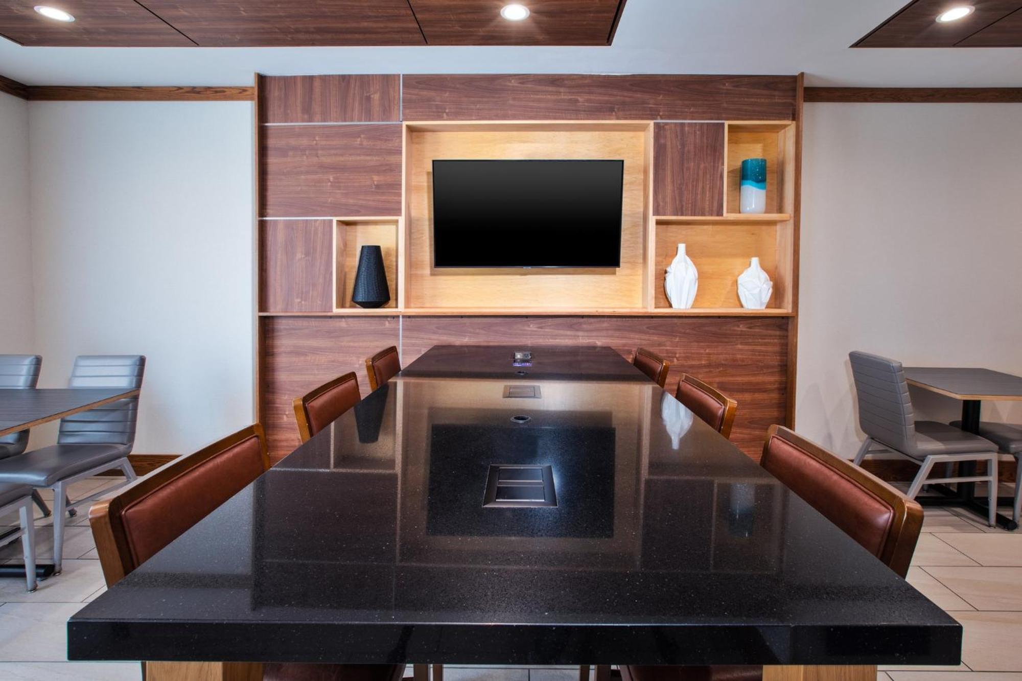 Holiday Inn Express & Suites Buffalo, An Ihg Hotel Esterno foto