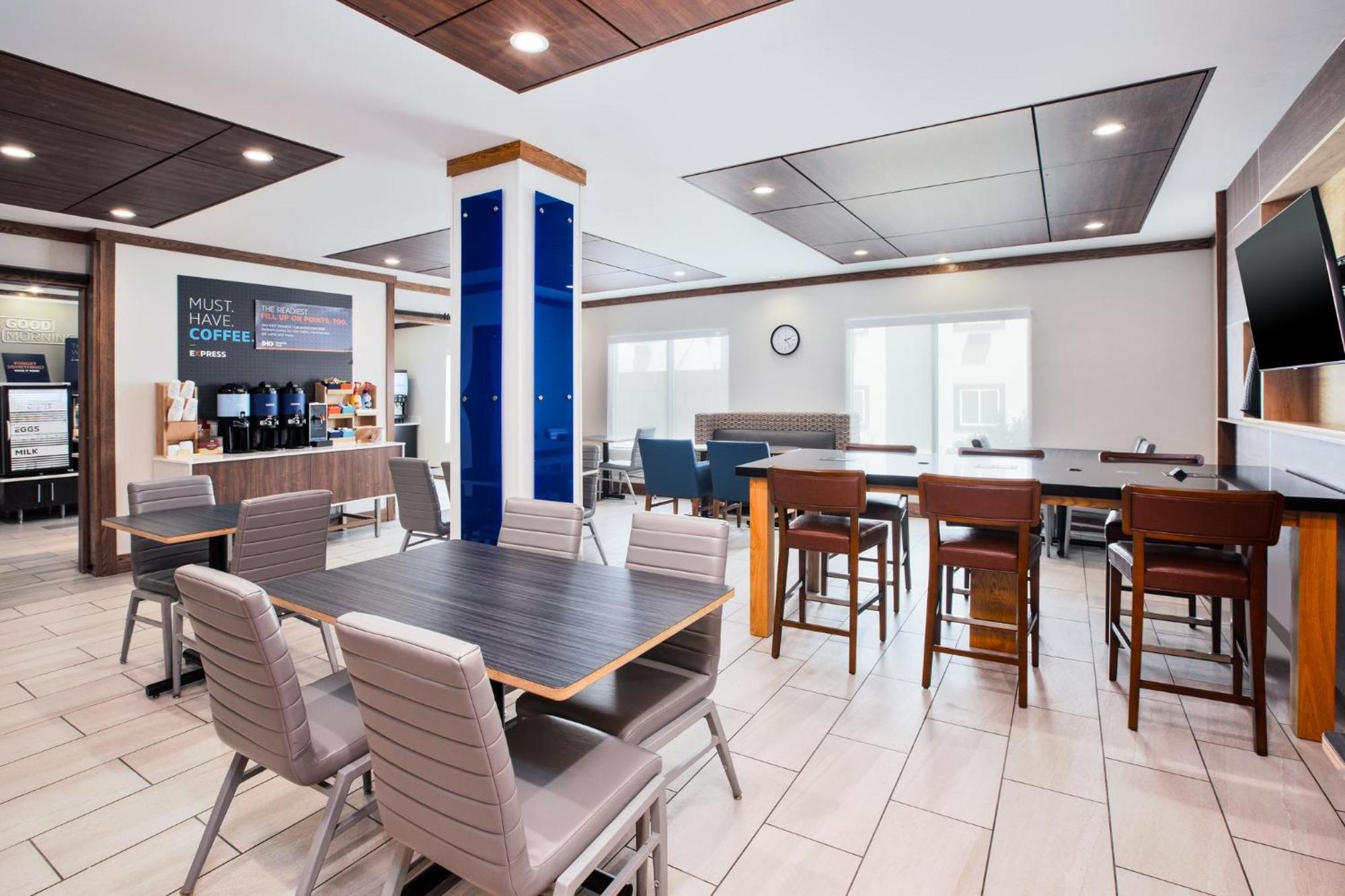 Holiday Inn Express & Suites Buffalo, An Ihg Hotel Esterno foto